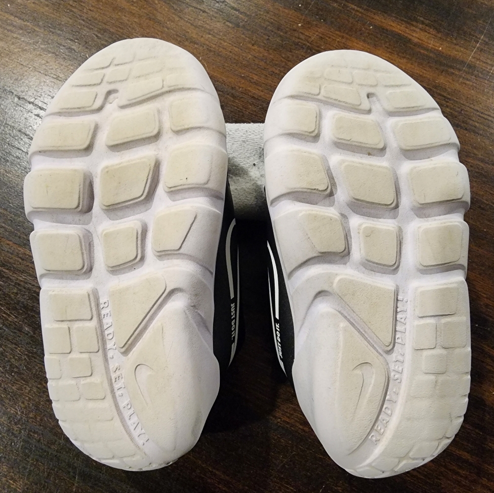 Nike Toddler Black Sneakers Flex Runner - Size 9c - Picture 5 of 6